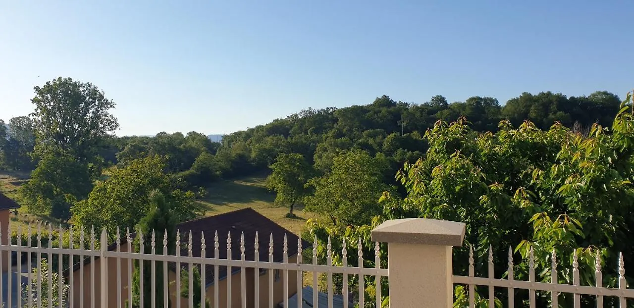 Homestay Le Nichoir Apartment Creys-et-Pusigneu France