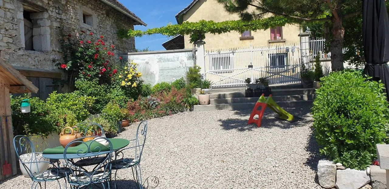Homestay Le Nichoir Apartment Creys-et-Pusigneu